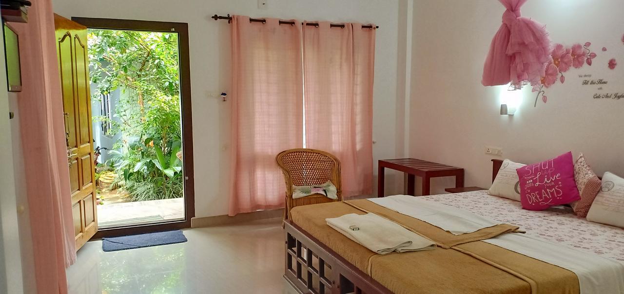 Periyar Inn Thekkady Exterior foto